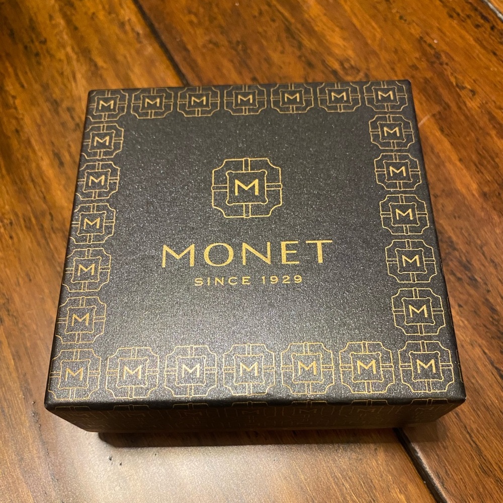 NIB Monet Jewelry Compact Mirror Gift Box Rose Gold Elegant Mirror - Picture 2 of 4